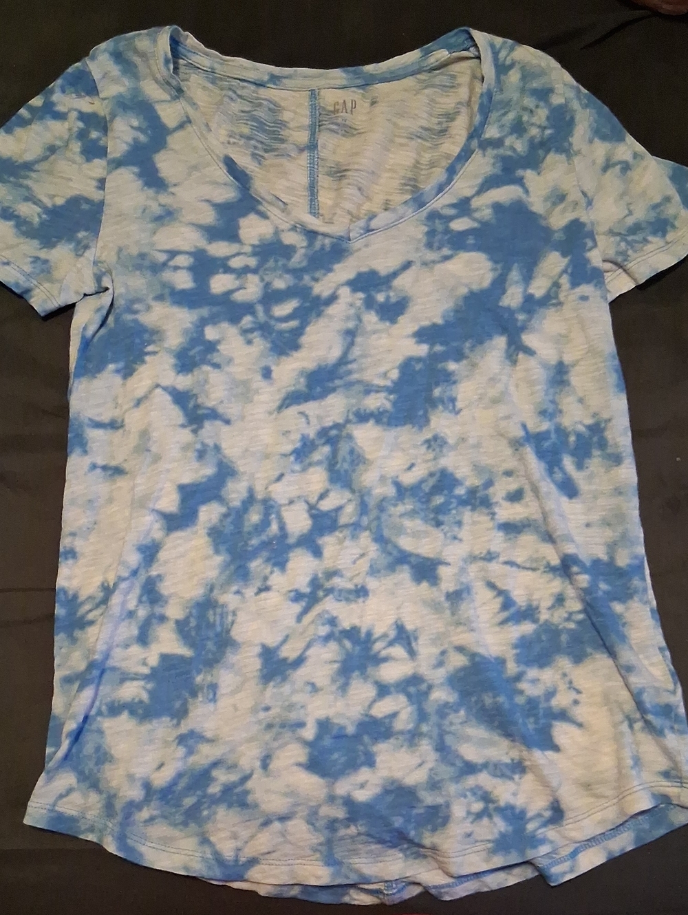 GAP Blue and White Tie-Dye V-Neck Tee